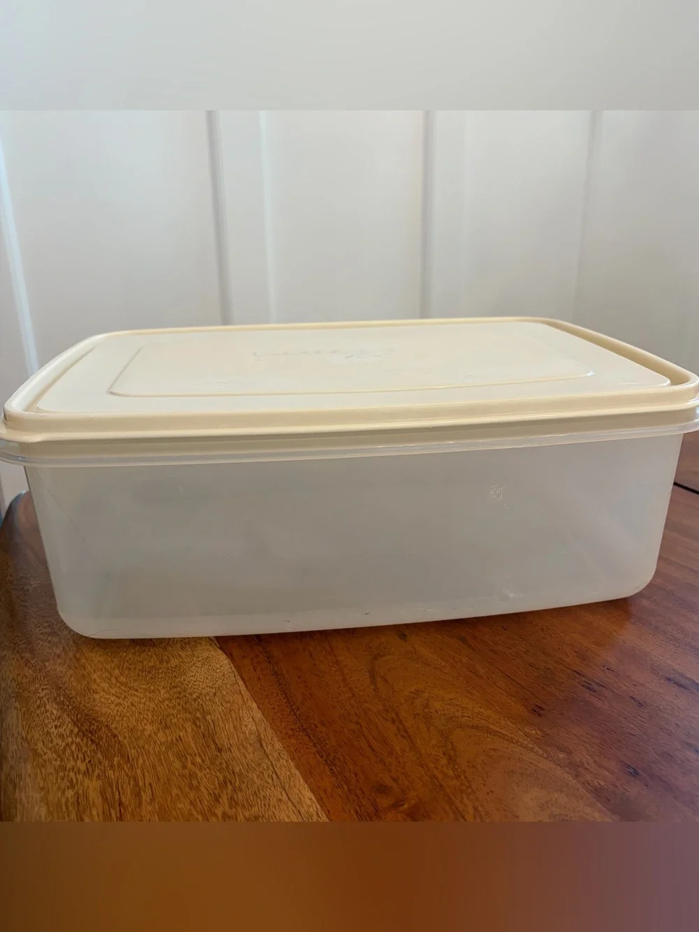 TWO Vintage Rubbermaid Servin’ Saver Container Rectangle 3863 Almond Lid 33 Cups